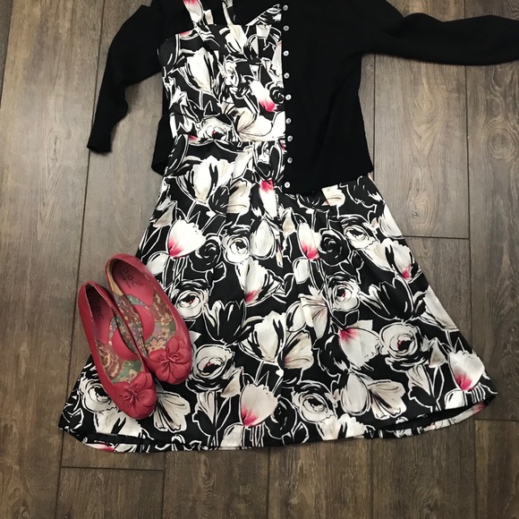 {WHBM} 100% Silk halter dress - Picture 2 of 6